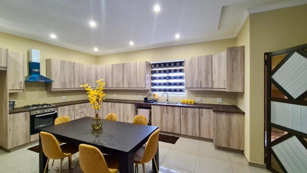 Six64 On Kingsway A5 Apartment Amanzimtoti
